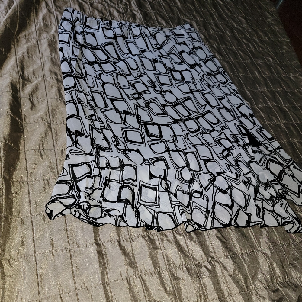 Women's Black and white skirt.